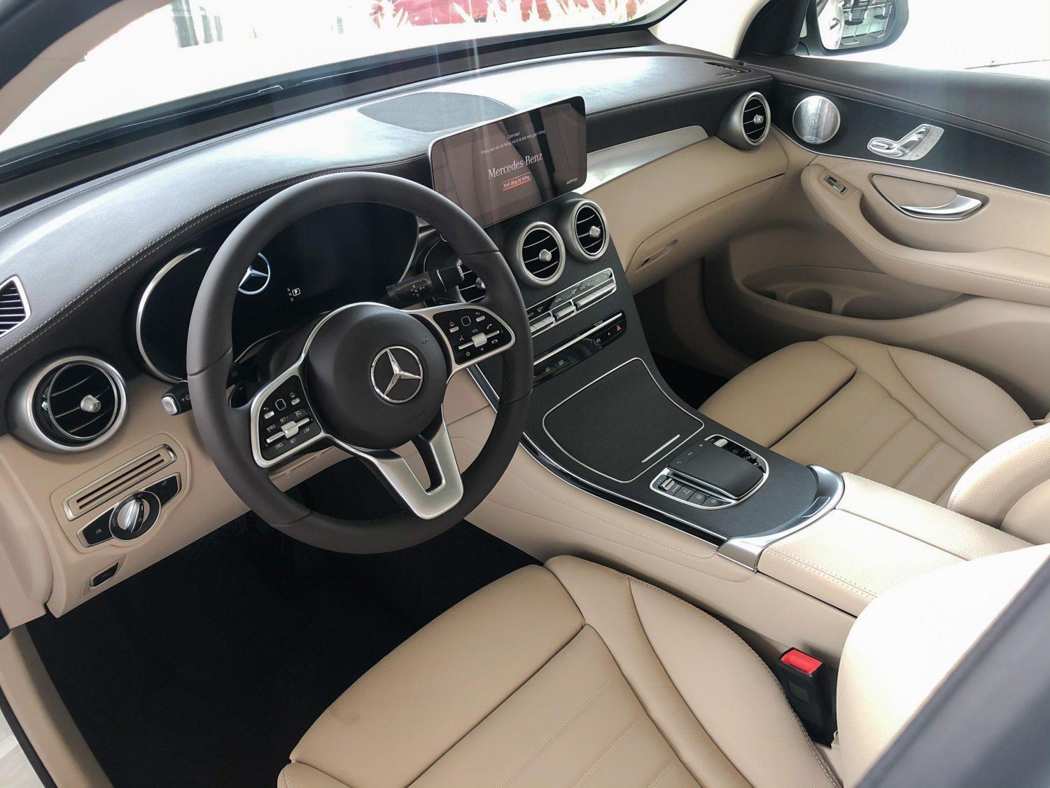 Mercedes GLC 300 2021 | Giá Lăn Bánh & Khuyến Mãi